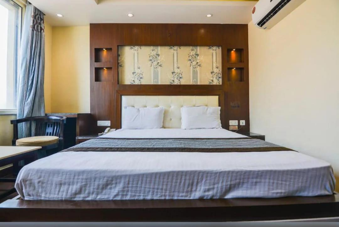 Hotel Opulence Pathankot Exterior photo