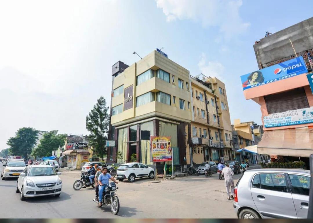Hotel Opulence Pathankot Exterior photo